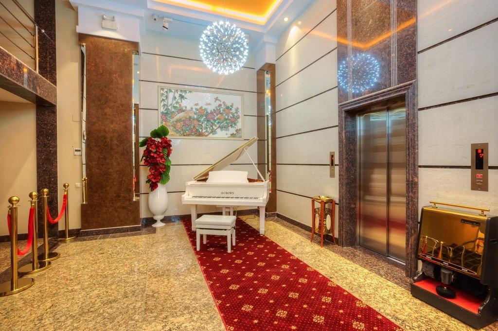 Grand Voyage Hotel Almatî Exterior foto