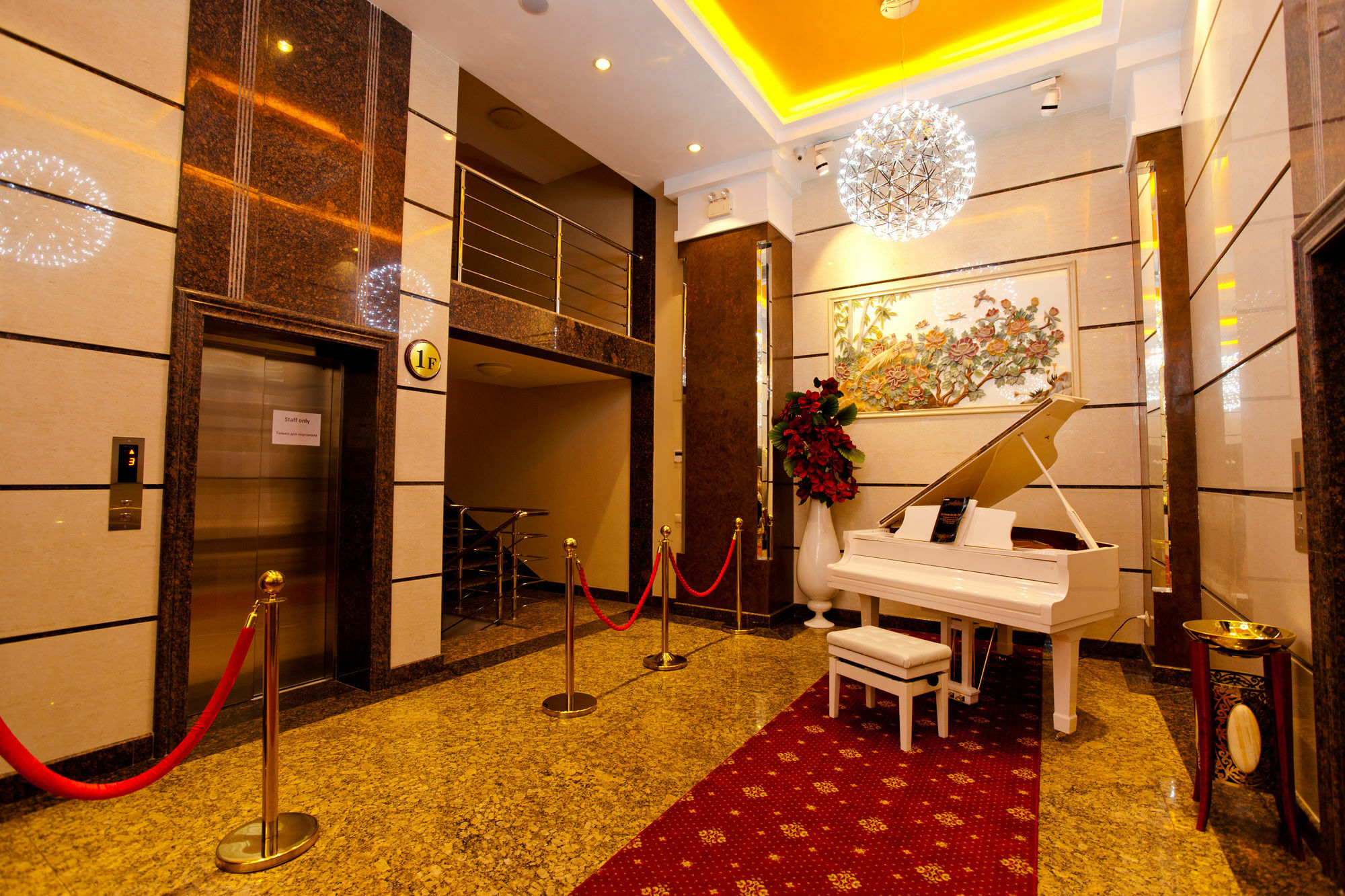 Grand Voyage Hotel Almatî Exterior foto
